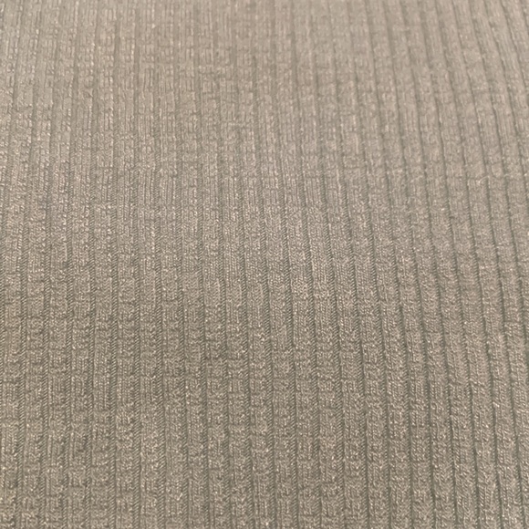 NWOT.  H&M off the shoulder top.  XXL. - Picture 5 of 7